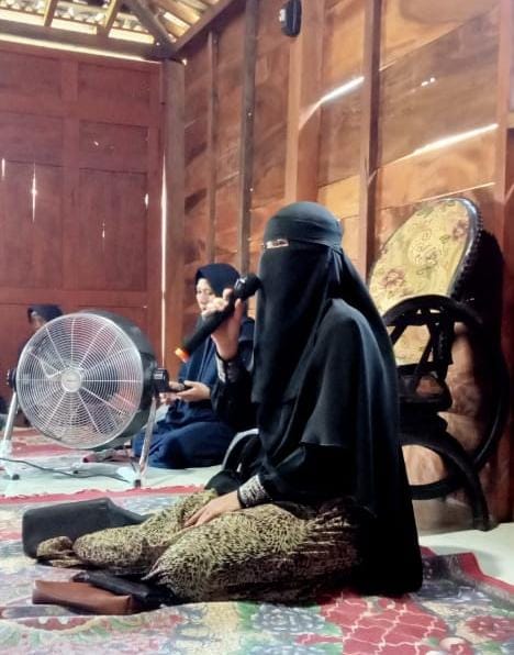 Bunda Liesky saat mengisi acara
