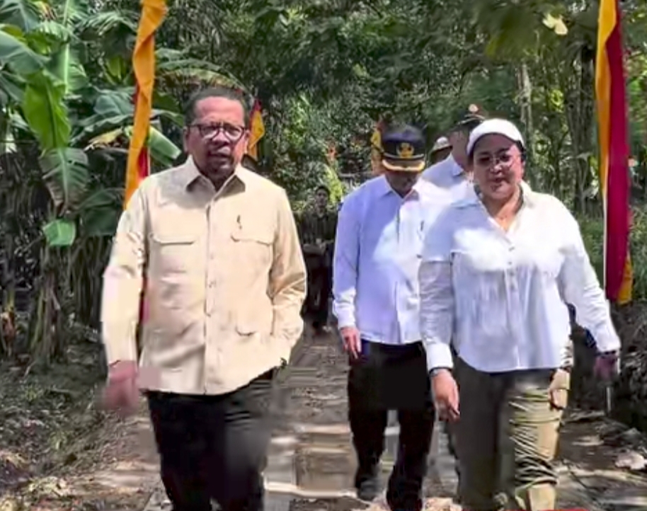 Foto: Muhammad Qodari (Wakil Kepala Staf Kepresidenan) dan Endah Subekti Kuntariningsih (Bupati Gunungkidul)