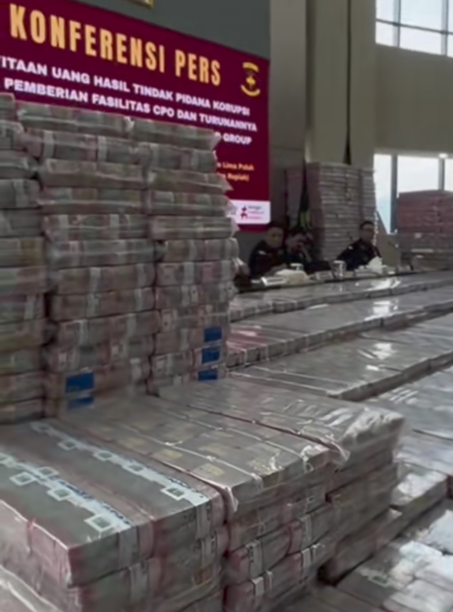 Foto: Uang Disita Kejaksaan Agung senilai 11,8 Triliun Memanjang dan Menggunung