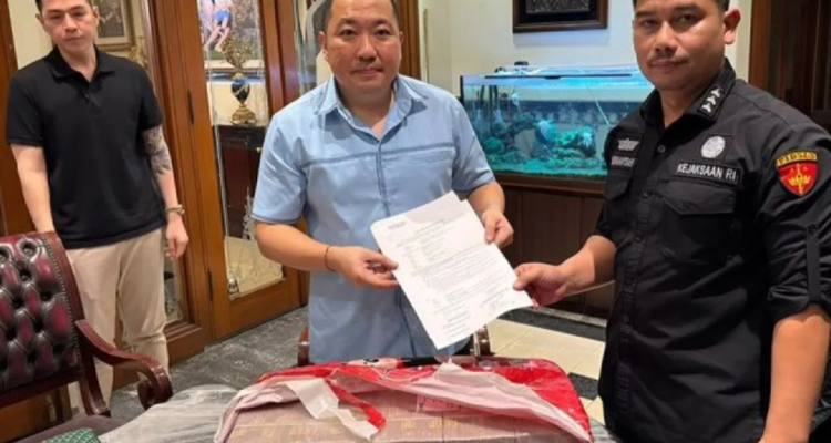 Foto: Kejaksaan Agung Sita Uang 2 Milyar Di Rumah Direktur PT. Sritex Iwan Kurniawan