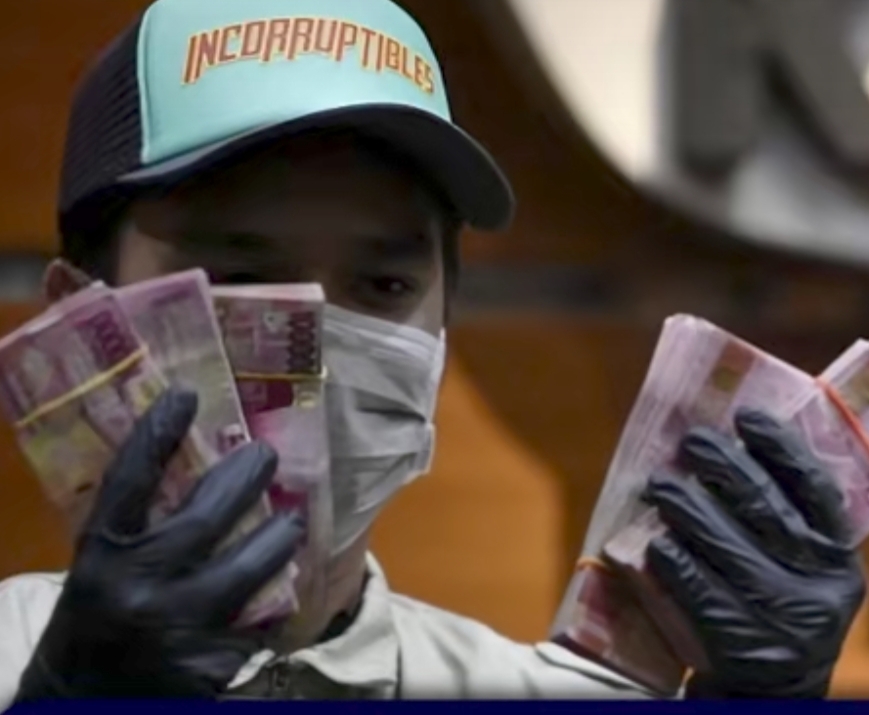 Foto: KPK menunjukkan Sita uang 1,3 Miliar dari Muhammad Aufar Hutapea Dalam Kasus Katalis