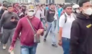 Foto: Demo Buruh Minta Kenaikan Upah Naik menjadi 10,5%