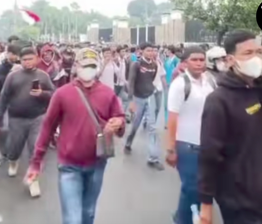 Foto: Demo Buruh Minta Kenaikan Upah Naik menjadi 10,5%