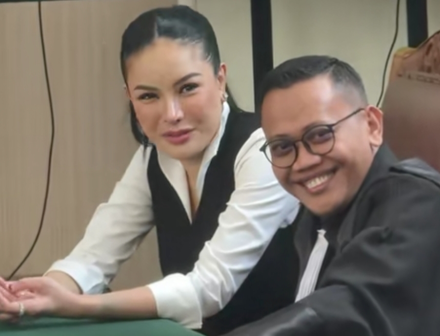 Foto: Niki Mirzani Dalam Persidangan