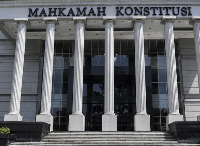 Foto: Gedung Mahkamah Konstitusi (Putusan MK Terbaru: Wartawan Tidak Bisa Langsung Dituntut Pidana atau Perdata Untuk Produk Jurnalistiknya)