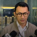 Jubir KPK Budi Prasetyo kepada wartawan mengatakan, KPK mengamankan total 17 orang dalam OTT ini